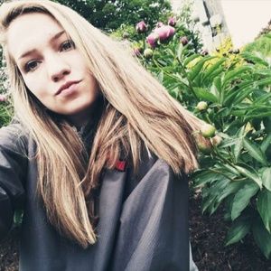 Meet your Posher, Caleigh